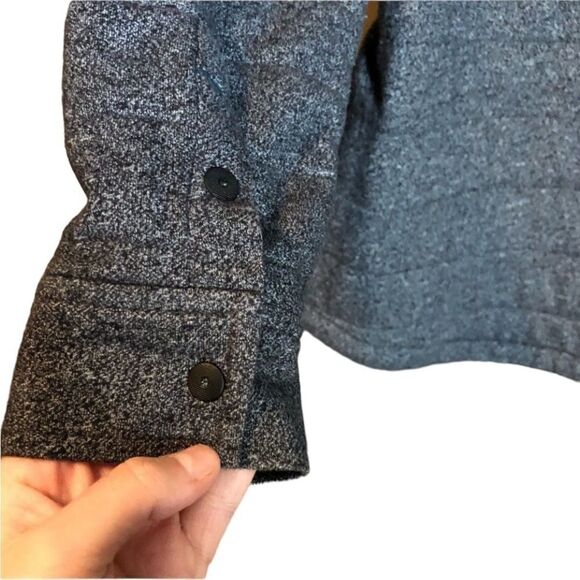 L.L.Bean grey snap button shirt‎ coat. Size small - Picture 8 of 9